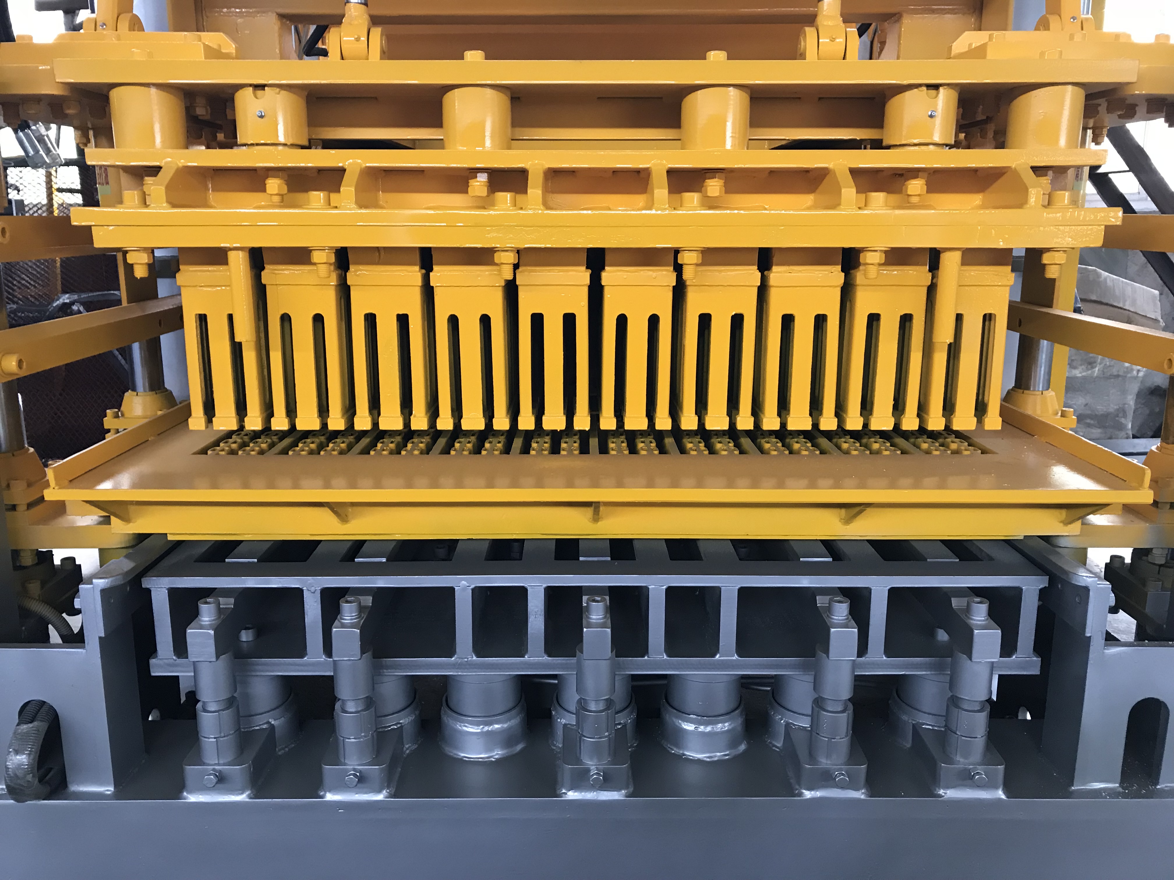 Machine de fabrication de blocs de ciment hydraulique automatique à grande échelle QT12-15